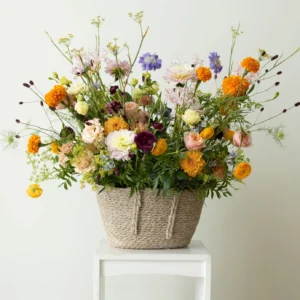 Capazo rústico con asas de flores silvestre